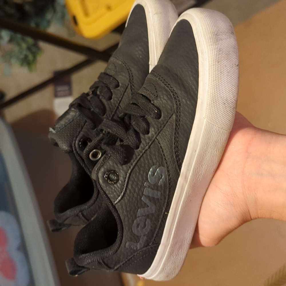 Black Boys Levi's sneakers
